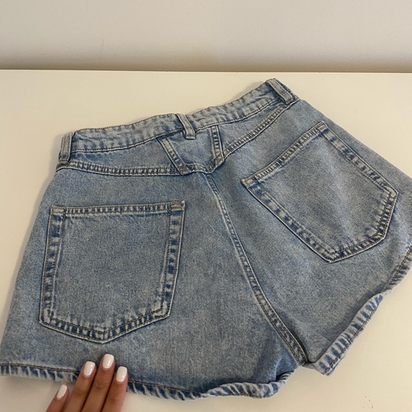 WOMENS DENIM SHORTS (H&M) - Picture 2 of 5